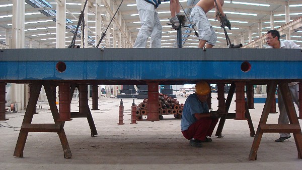 鑄鐵電機(jī)實驗平臺可以采用地錨器安裝