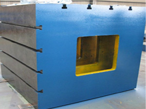 鑄鐵彎板與其他材料的比較